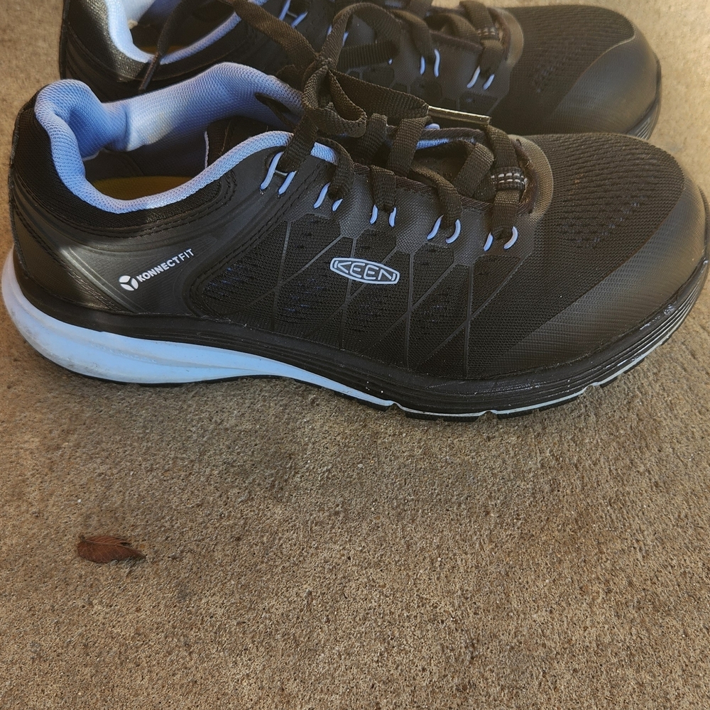 KEEN Womans Black Steeltoe Shoes